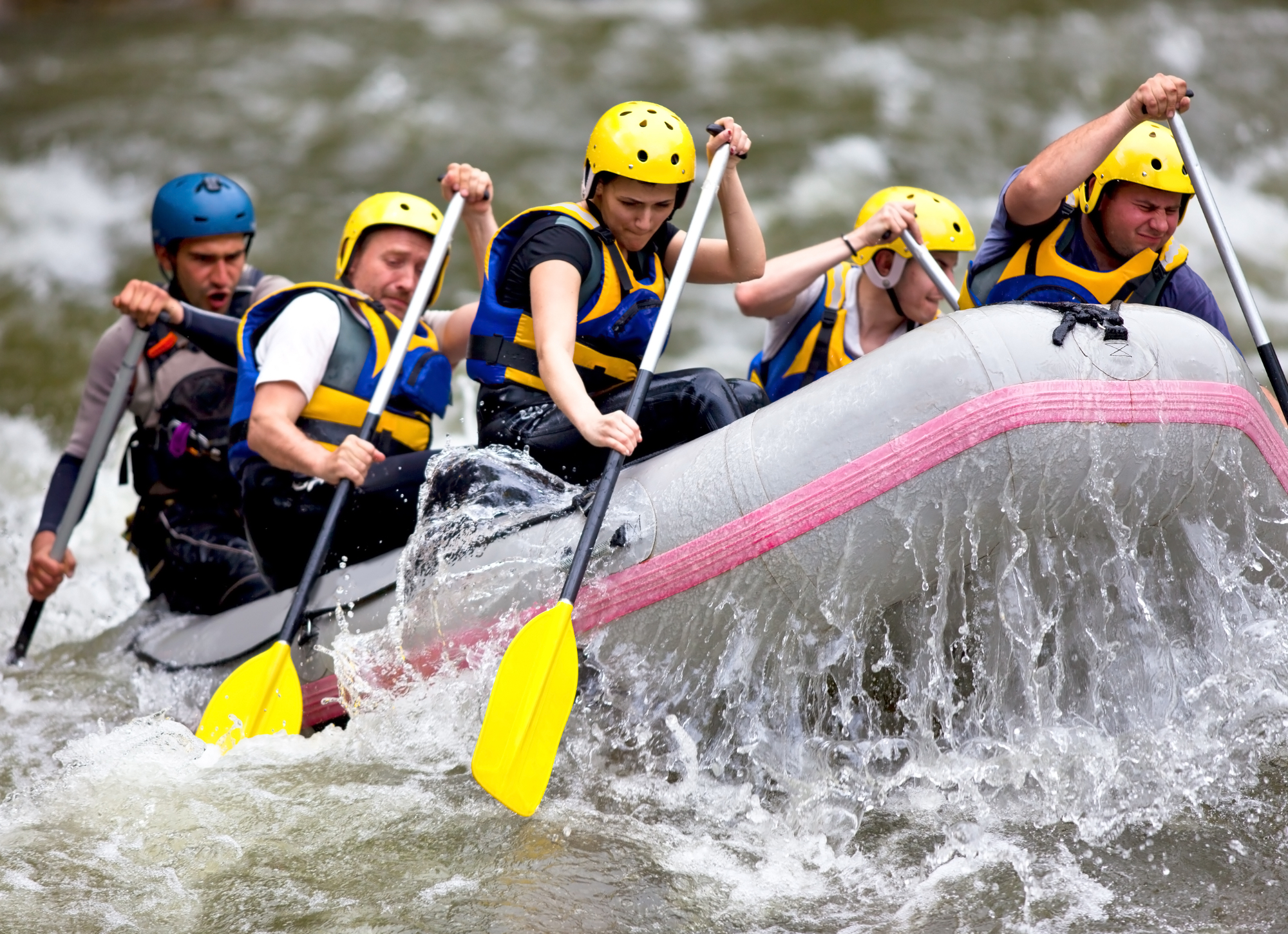 Adrenalinsko doživetje športa rafting vam bo izpolnilo dan